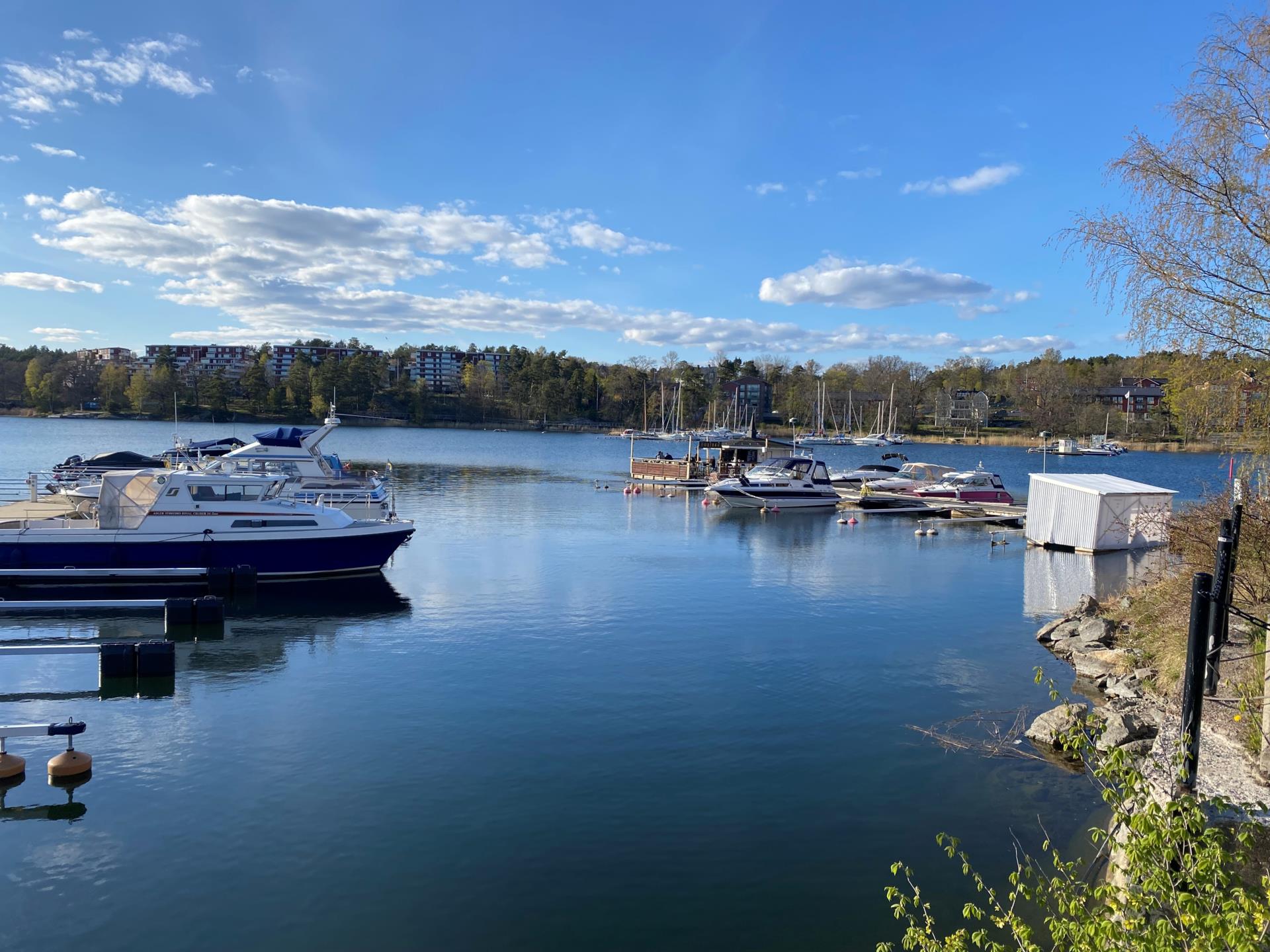 Välplanerad 1:a med stor uteplats mot vacker innergård!