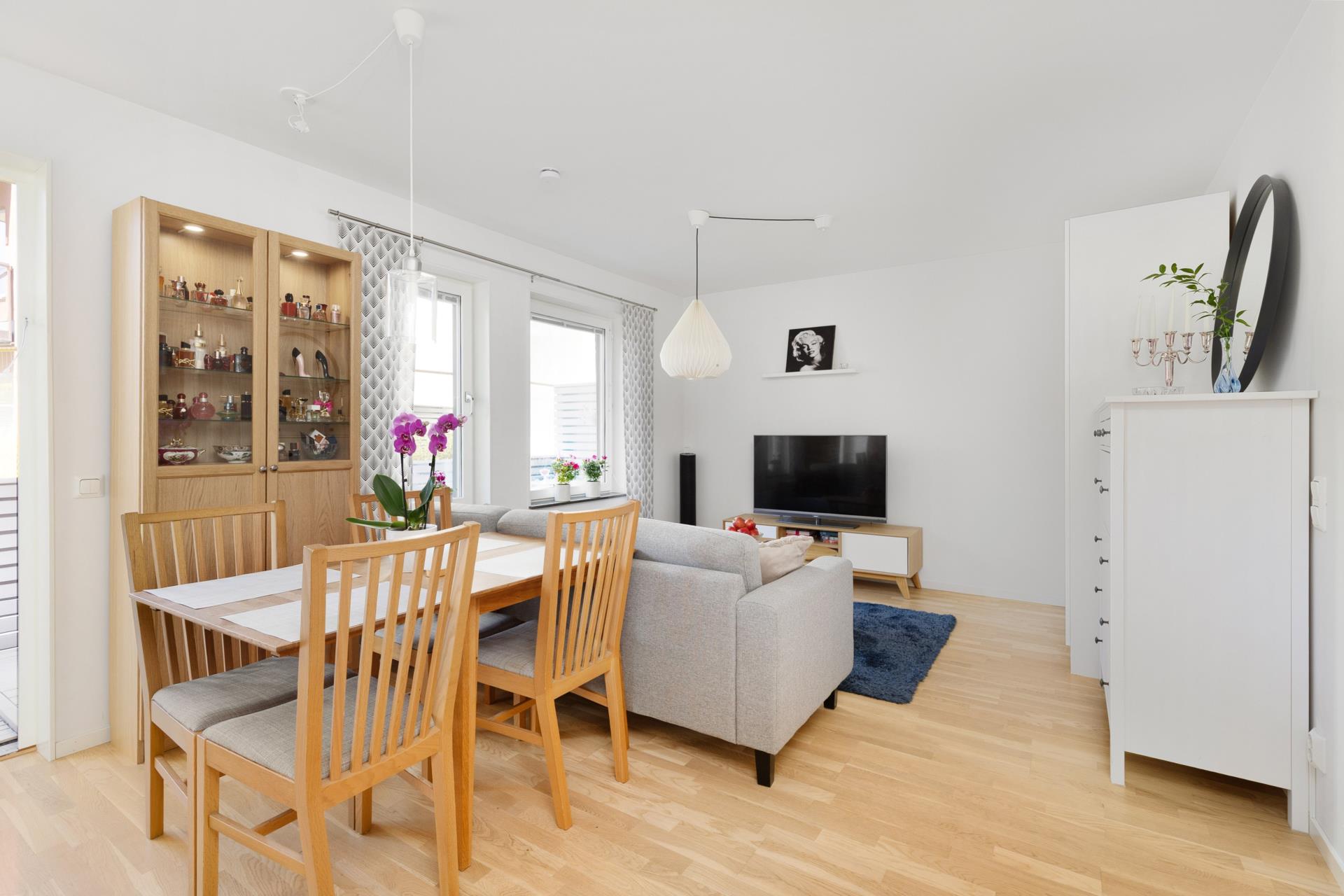 Väldisponerad lägenhet med stor uteplats!