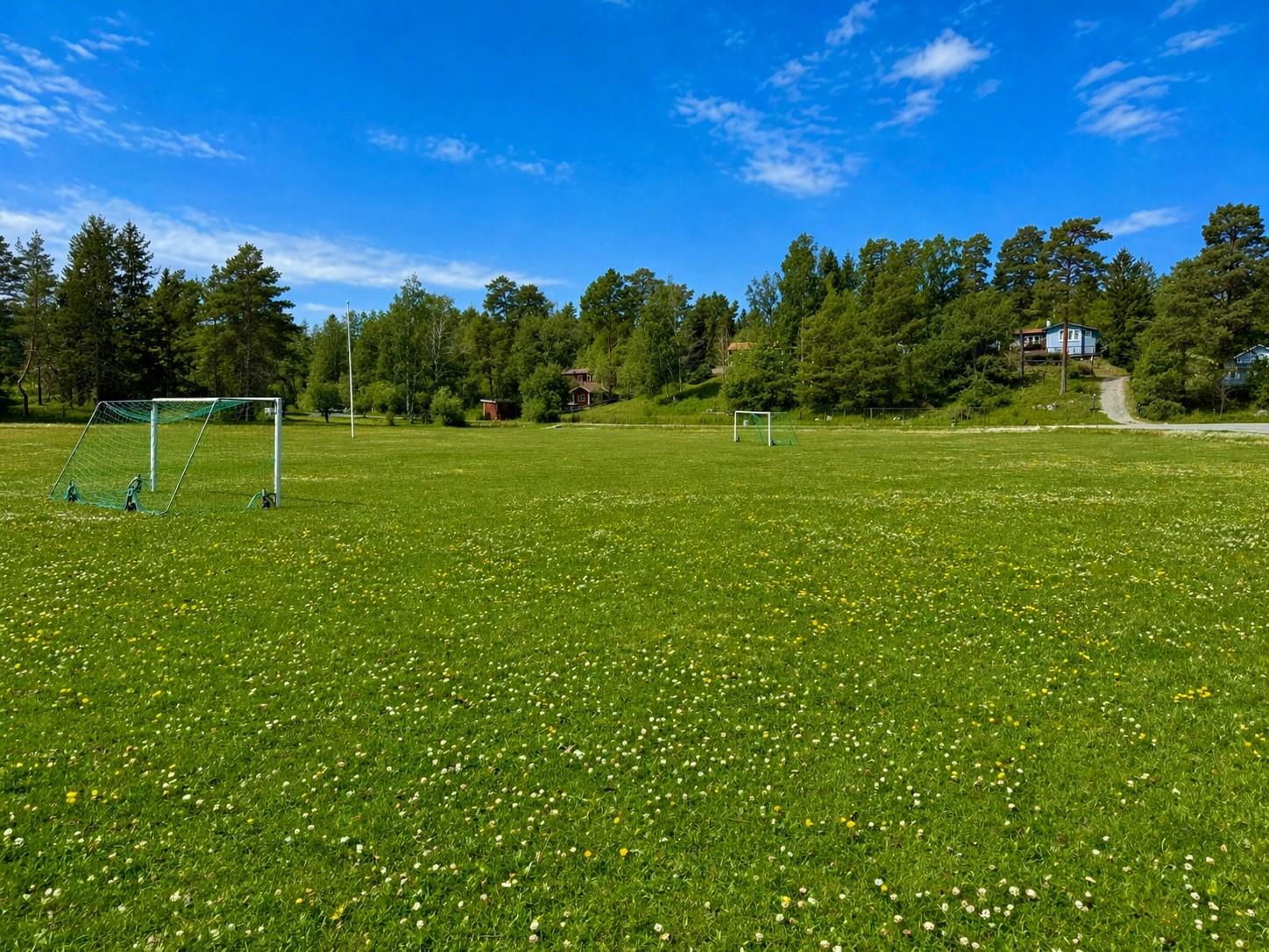 Fint fritidshus med åretrunt-standard med direkt närhet till bad, bryggor och skärgården!
