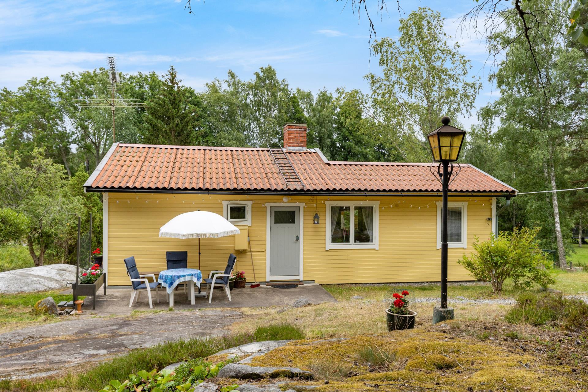 Fint fritidshus med åretrunt-standard med direkt närhet till bad, bryggor och skärgården!