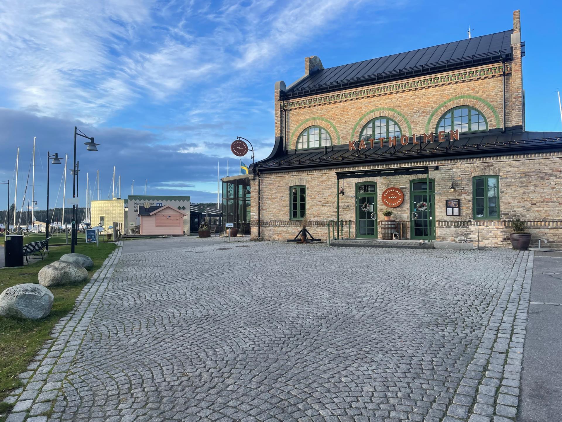 Välplanerad 1:a med stor uteplats mot vacker innergård!