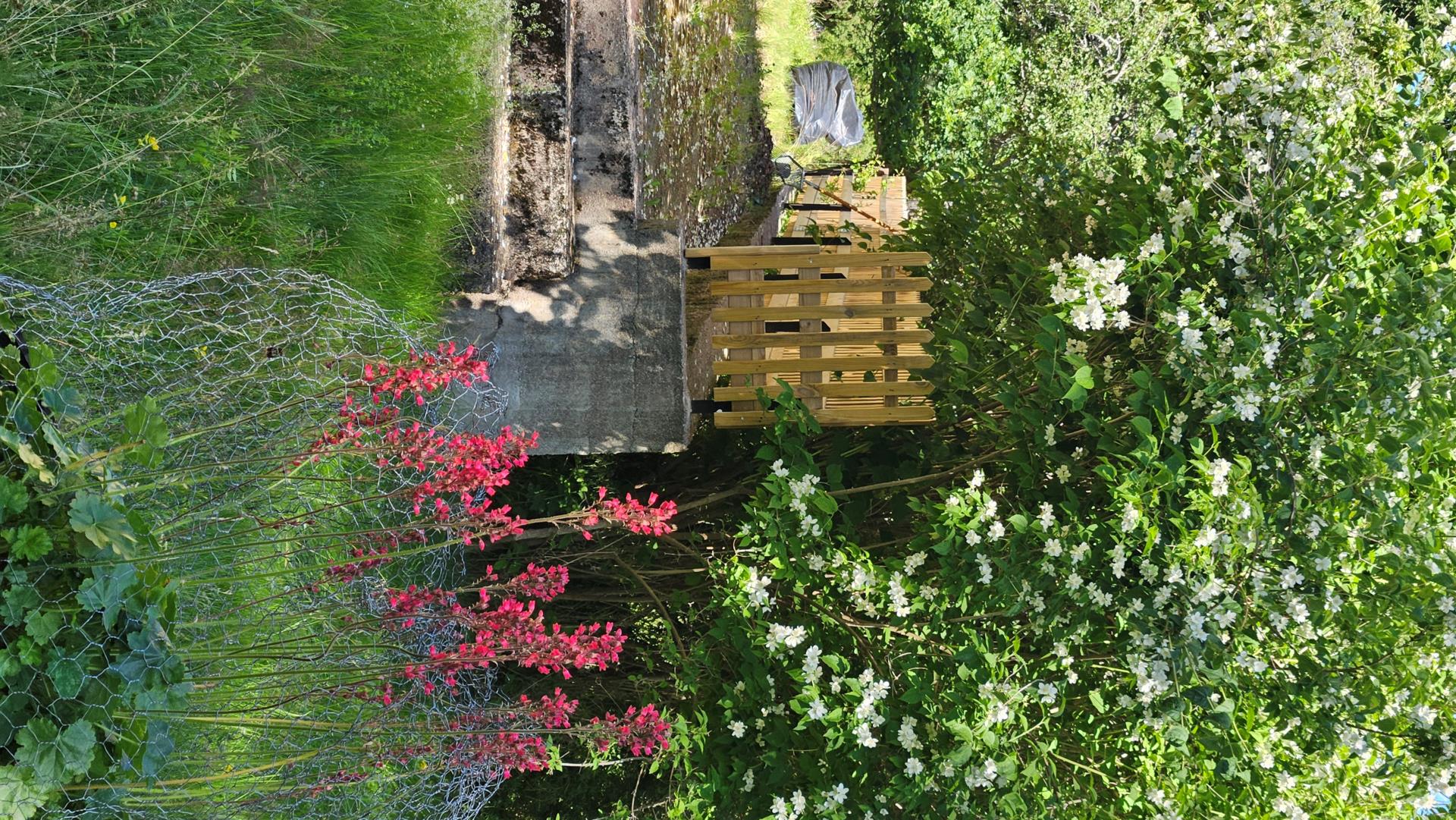 Fint fritidshus med åretrunt-standard med direkt närhet till bad, bryggor och skärgården!