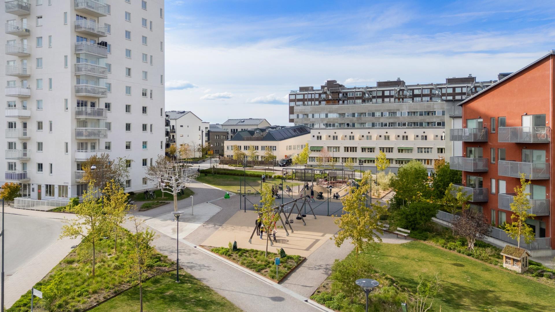 Väldisponerad lägenhet med stor uteplats!