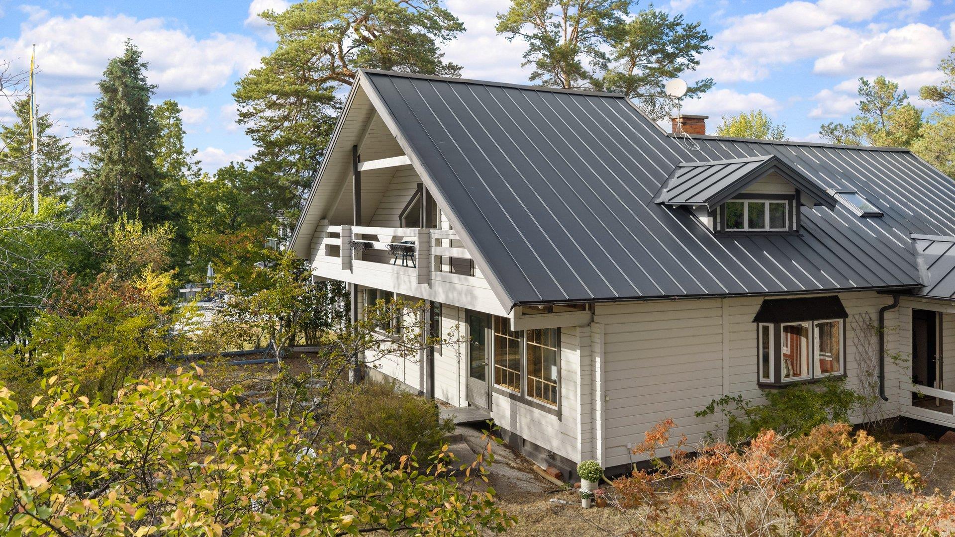Generös familjevilla med karaktär och naturnära läge i Kolvik!