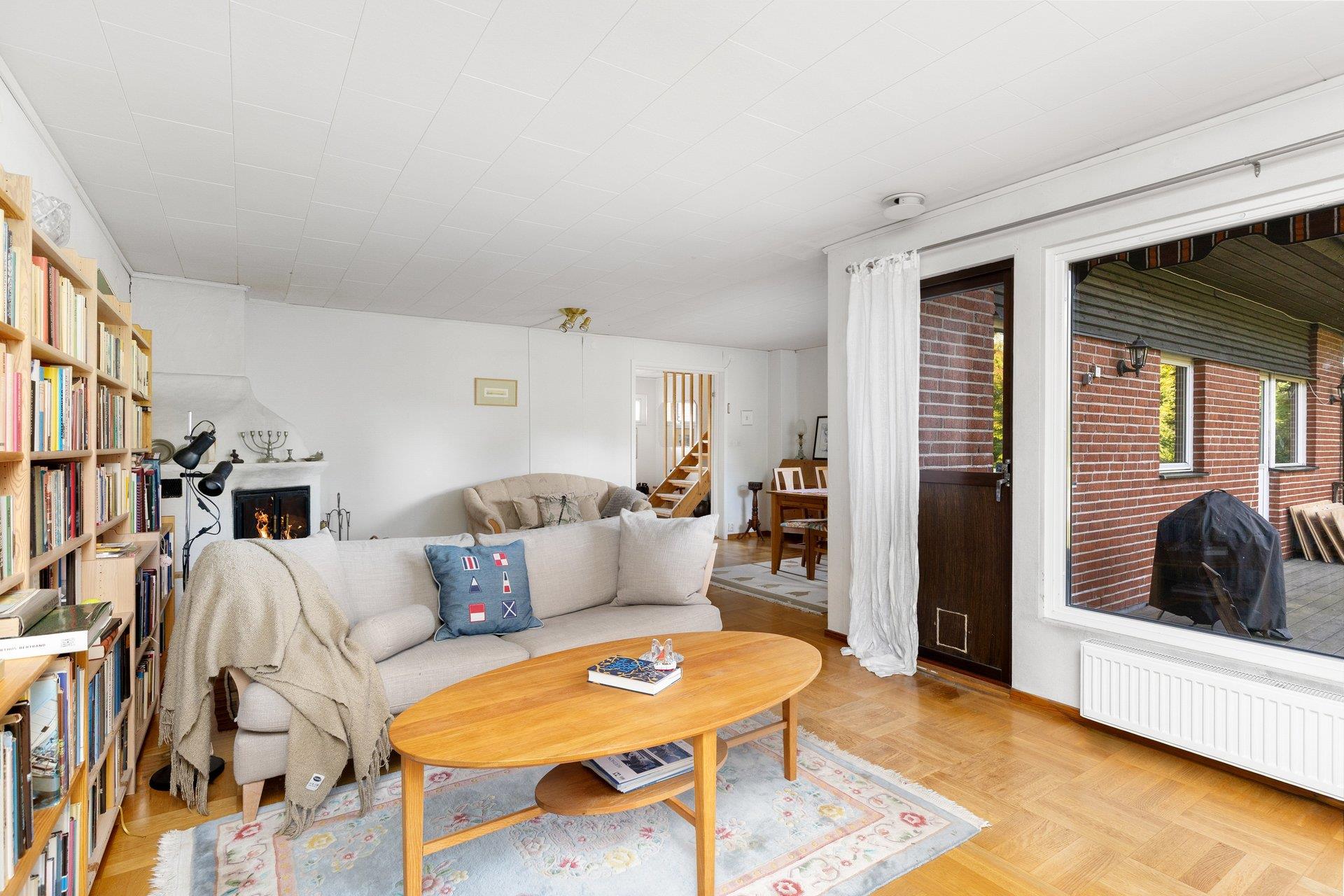 Generös familjevilla i Djurö by med havsglimt, bergvärme och solenergi